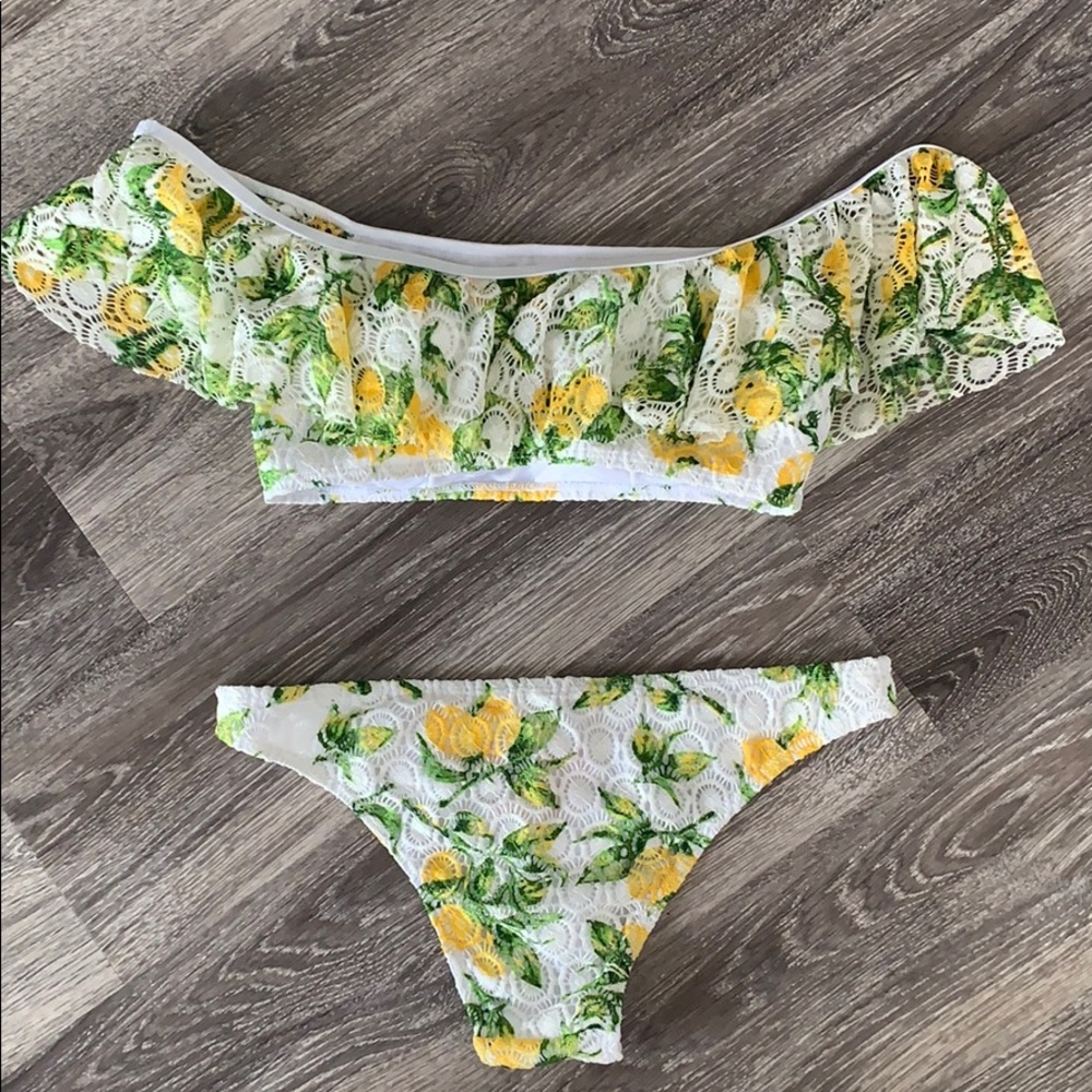 Lemon Bikini - Picture 4 of 4